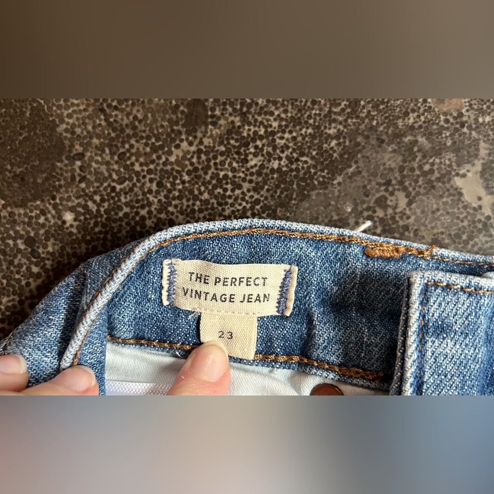 Madewell | The Perfect Vintage Jean in Earlside Wash: Raw Hem Edition - Picture 10 of 13